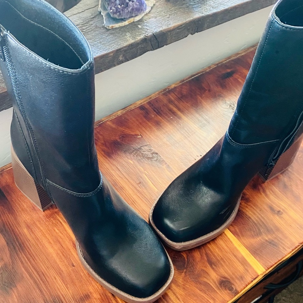 Sun + Stone Boots Midnight Black, Side Zipper w/ Chunky Heel. Classy and Comfy - Picture 3 of 8
